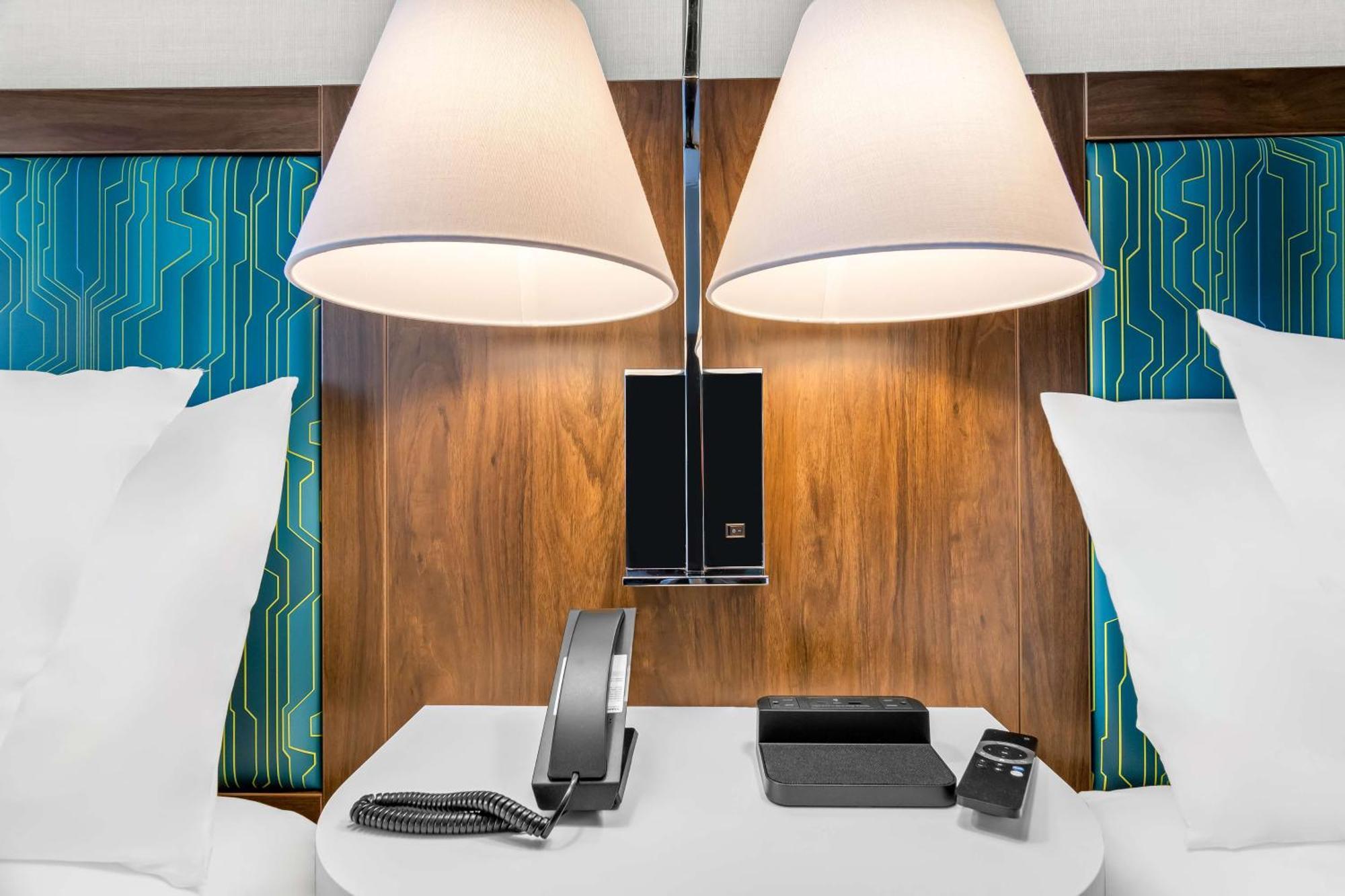 Hampton Inn & Suites Chicago Medical District Uic Екстер'єр фото